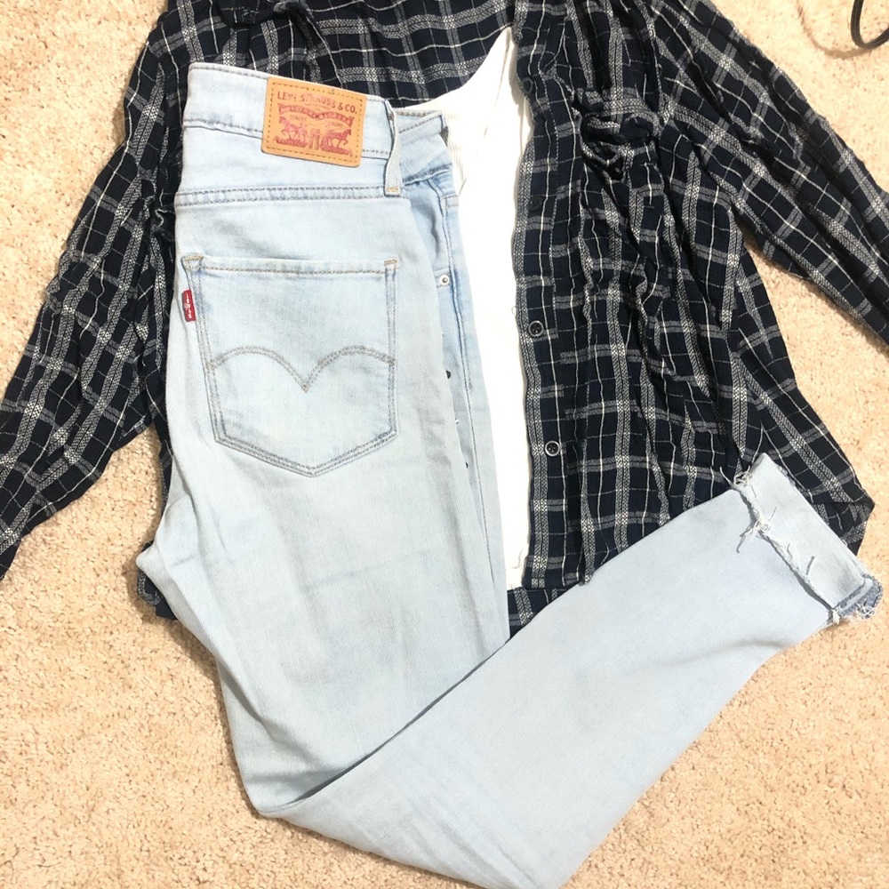 Light Wash High Wasted Levi’s Jeans